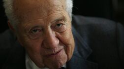 Mário Soares continua em 