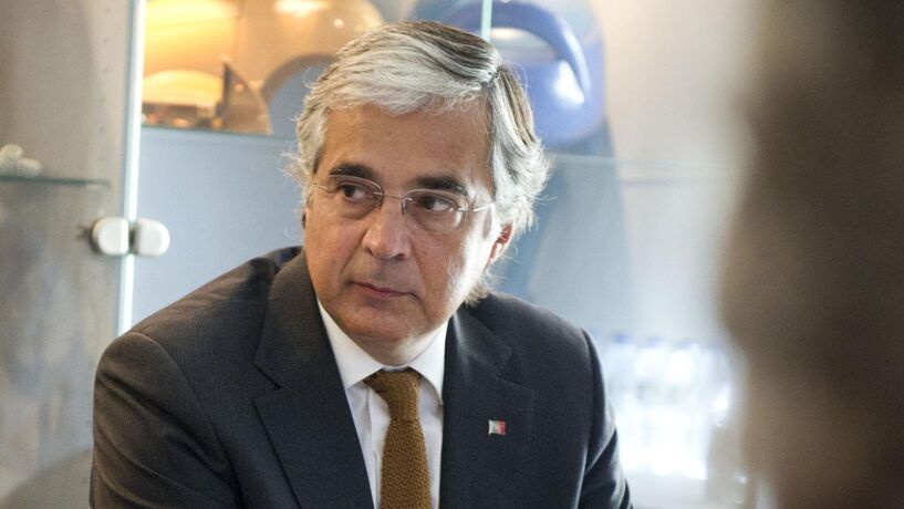 Aguiar-Branco hurra no Facebook baptismo de António Costa nos estaleiros de Viana   