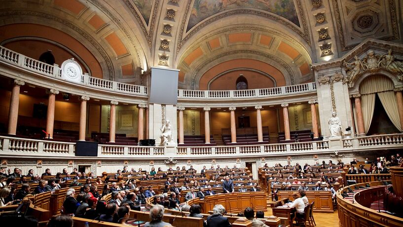 Parlamento confirma fim dos limites salariais na CGD