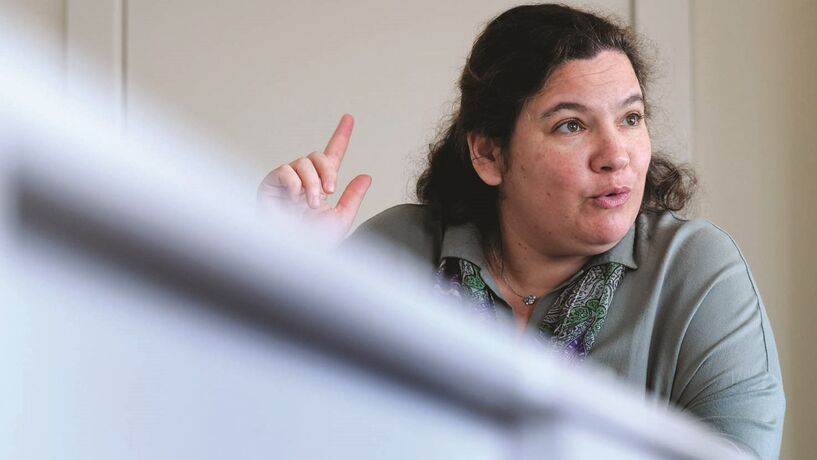 Governo vai contratar mil funcionários para as escolas