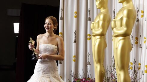 Do vestido dourado de Meryl Streep ao branco de Jennifer Lawrence, quais as cores que ajudam a ganhar mais Óscares?