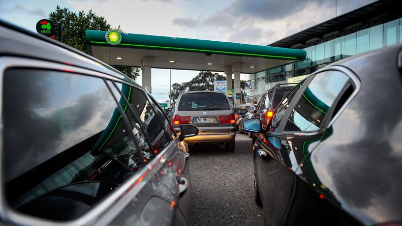 Combustíveis voltam às fortes descidas na próxima semana. Gasolina pode baixar 4 cêntimos