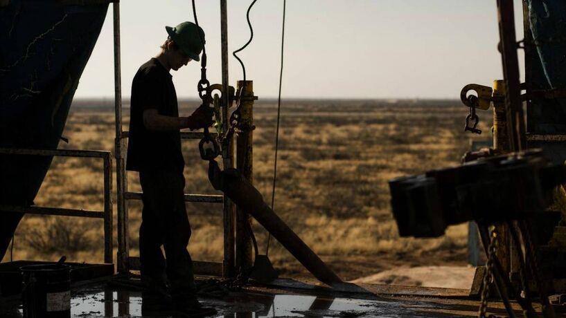 AIE revê em alta procura de petróleo e prevê contração de apenas 8,6% este ano