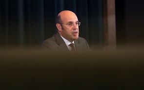 Governo alarga programa Apoiar a médias empresas e cria subsídios para as rendas do comércio