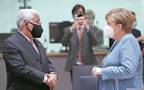 Na Alemanha, como cá, não se sabe quando desconfinar