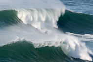 As ondas podem atingir alturas muito acima da média. Uma das maiores poderá ter sido 'a' onda surfada por McNamara