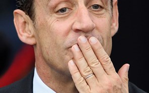 Sarkozy suspeito de corrupção em investigação a financiamento de partidos