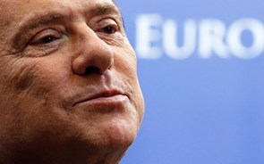 Berlusconi pede para cumprir pena através de serviço comunitário