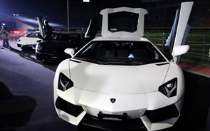 Lamborghini Aventador mais rápido que um avião