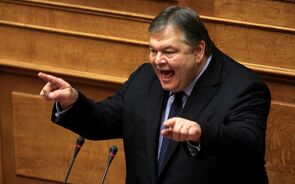 Venizelos informou, esta manhã,a Zona Euro de que a Grécia tinha desistido do referendo