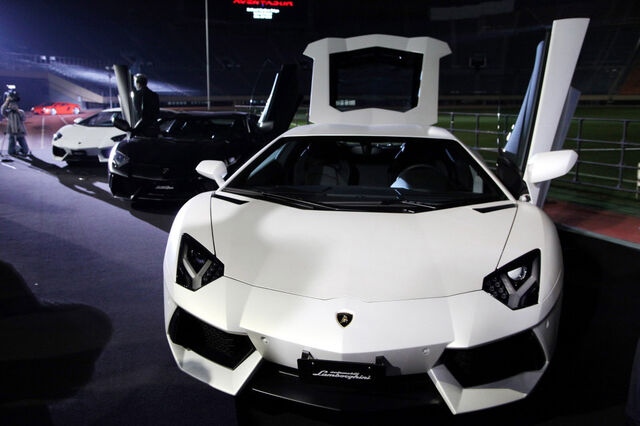 Lamborghini Aventador mais rápido que um avião