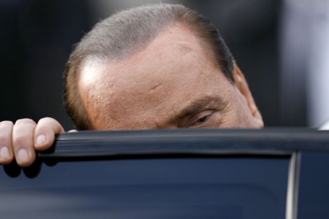 Berlusconi condenado a 4 anos de prisão por fraude fiscal