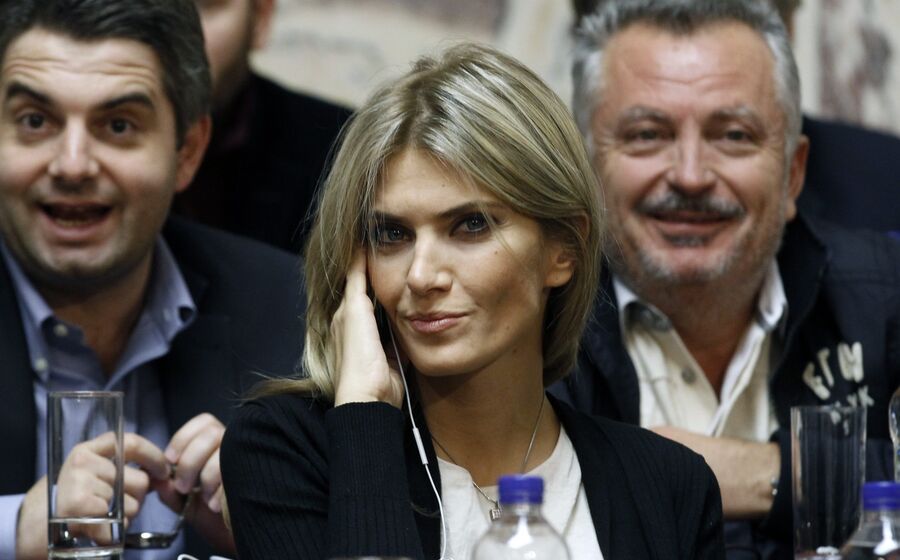 Vários deputados da maioria socialista, entre eles Eva Kaili, recusaram apoiar o referendo