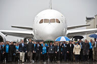 26 de Setembro de 2011 - Com três anos de atraso, a Boeing finalmente entrega o primeiro 787 Dreamliner. 