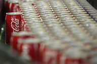 22 de Abril de 2011 - A Coca-Cola, maior fabricante mundial de refrigerantes, retoma produção na fábrica danificada pelo terramoto de 11 de Março.