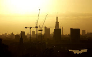 10 de Maio de 2011 - A Torre Shard, segunda à direita, localiza-se perto da Estação London Bridge e do centro financeiro de Londres, e está a ser desenvolvida pela London Bridge Quarter, uma joint venture entre a Sellar Property Group e o Banco Central do Qatar.