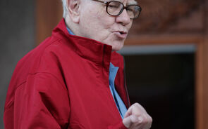 6 de Julho de 2011- Warren Buffett doa 1,78 mil milhões de dólares a variadas instituições de caridade, com destaque para a Fundação Bill e Melinda Gates.