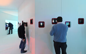 19 de Janeiro de 2011 - Evento do lançamento da Nintendo 3DS. O presidente da Nintendo previu que as vendas da nova consola 3DS iriam ser “explosivas” nos Estados Unidos, o que se confirmou.