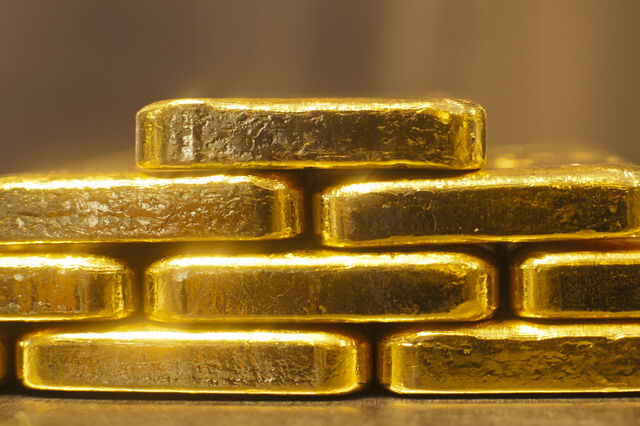Ouro volta a ser porto de abrigo e ganha mais de 10% este ano 