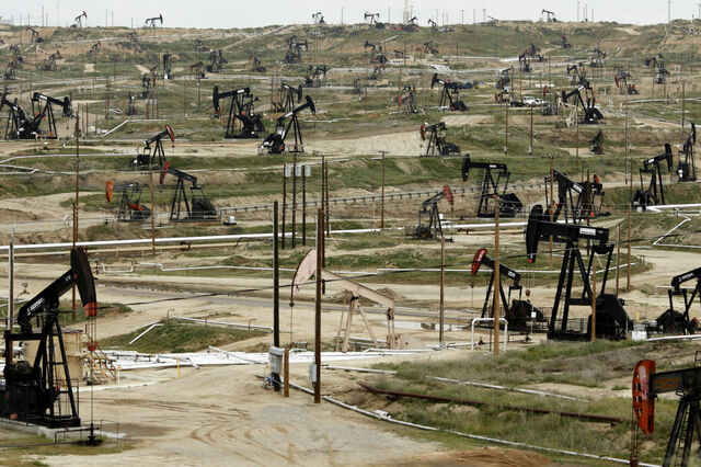 Petróleo sobe 1% após atingir novos mínimos