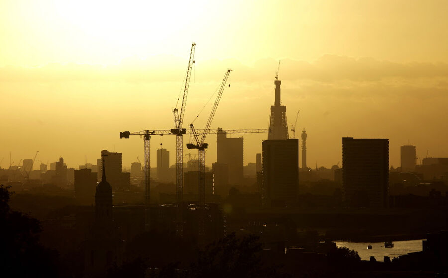 10 de Maio de 2011 - A Torre Shard, segunda à direita, localiza-se perto da Estação London Bridge e do centro financeiro de Londres, e está a ser desenvolvida pela London Bridge Quarter, uma joint venture entre a Sellar Property Group e o Banco Central do Qatar.