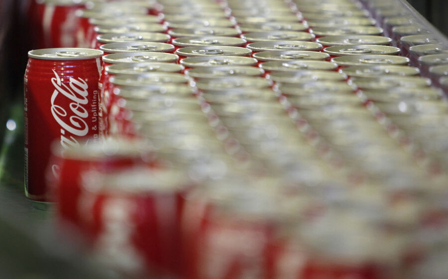 22 de Abril de 2011 - A Coca-Cola, maior fabricante mundial de refrigerantes, retoma produção na fábrica danificada pelo terramoto de 11 de Março.