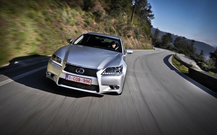 Toyota chama 195 Lexus às oficinas em Portugal