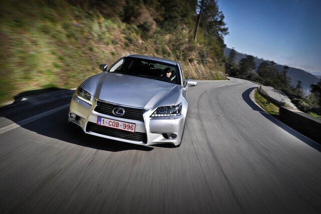 Toyota chama 195 Lexus às oficinas em Portugal