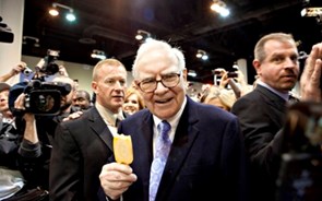 Buffett: &quot;Bancos dos EUA t&ecirc;m liquidez a sair-lhes pelas orelhas&quot;