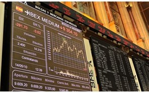 Bolsa de Madrid sobe mais de 2% animada pela banca