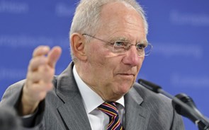 Schäuble sugere cortar 15 mil milhões em impostos na Alemanha