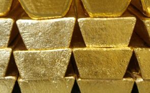 Ouro valoriza, a recuperar da queda da sessão anterior