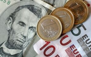 Euro e libra a recuar. Dólar em alta