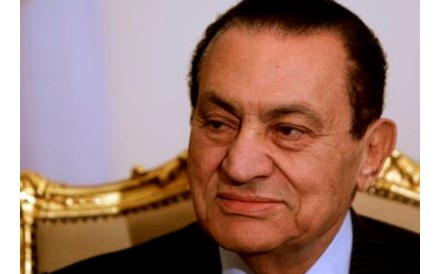 Tribunal determina libertação de Mubarak