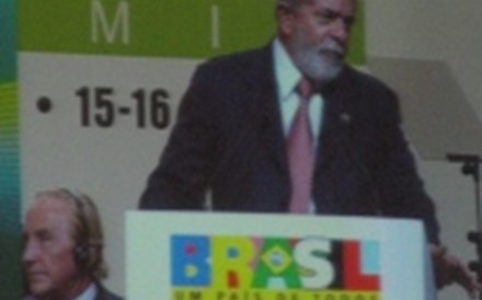 Lula vende praias, &quot;caipir&iacute;ssimas&quot; e estabilidade econ&oacute;mica