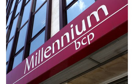 Millennium bcp apaga letreiros luminosos de 400 sucursais em Portugal