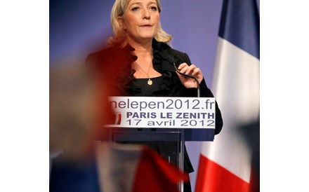 Le Pen ataca Hollande e Sarkozy em carta aberta