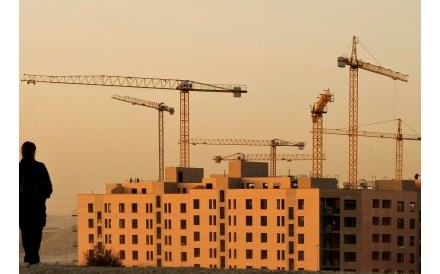 Construção continua em queda com indicadores em mínimos de mais de 10 anos