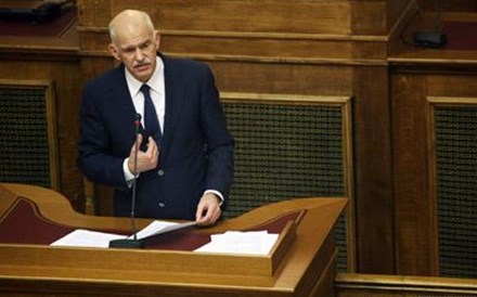 Papandreou: Portugal deve ser defendido por medidas colectivas