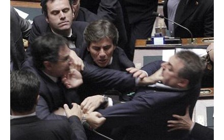 Agress&otilde;es no Parlamento italiano