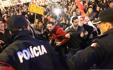 &Acirc;nimos exaltados ao fim de um dia quase sempre tranquilo