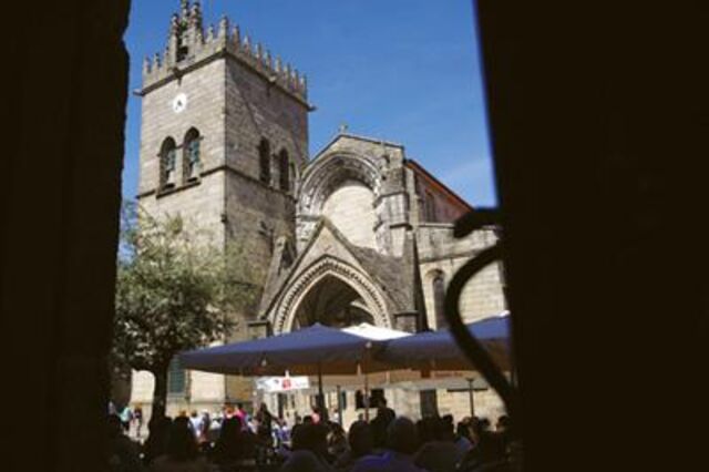 Guimar&atilde;es tem povo e cultura, roj&otilde;es e palavr&otilde;es 