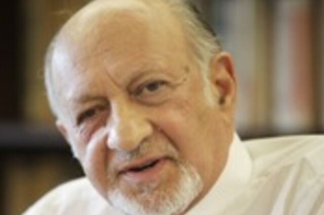 M&aacute;rio Crespo diz que Medina Carreira tamb&eacute;m foi considerado &quot;problema a solucionar&quot;