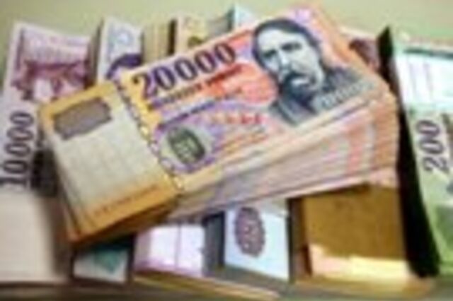 Moeda da Hungria cai para nível mais baixo de um ano