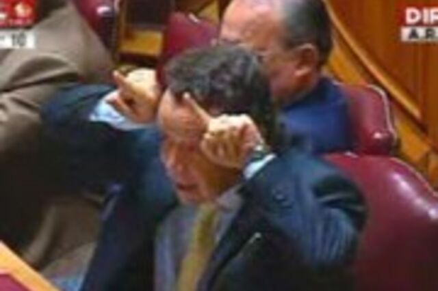 "Cornos" e "chifres do diabo" na imprensa internacional