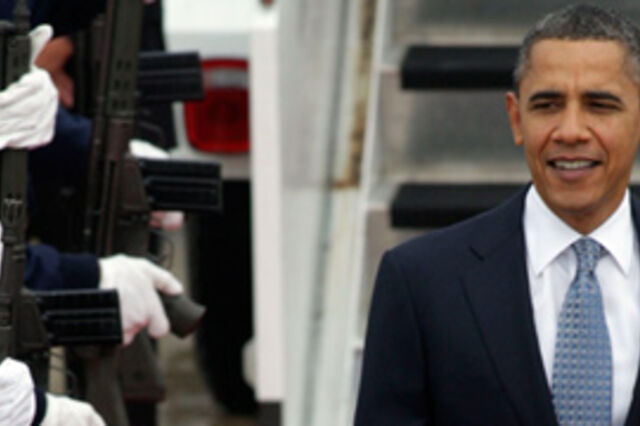 Uma centena de pessoas saudou Obama &agrave; entrada do Pal&aacute;cio de Bel&eacute;m (act)