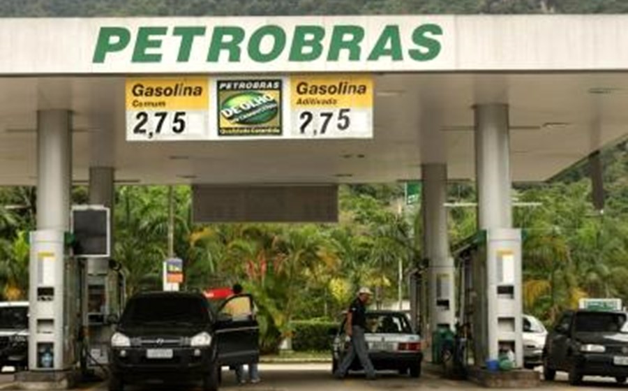 Lucro da Petrobras cai 5% em 2011