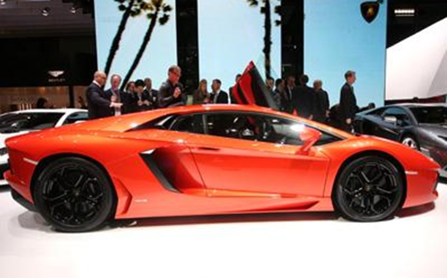 Coleccionador paga 2,1 milh&otilde;es de euros para ser &uacute;nico dono do Aventador J da Lamborghini