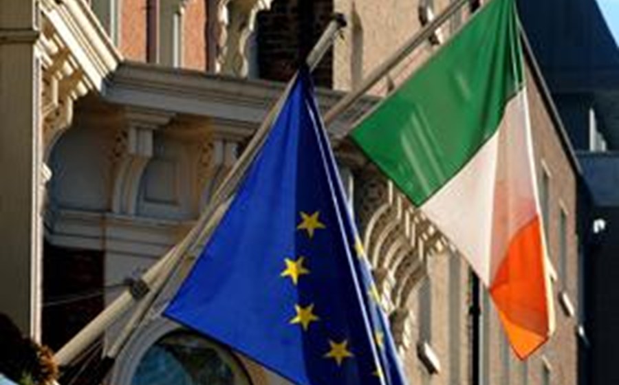 Irlanda regressa ao mercado de d&iacute;vida com &quot;&ecirc;xito&quot; pagando um juro de 1,8%