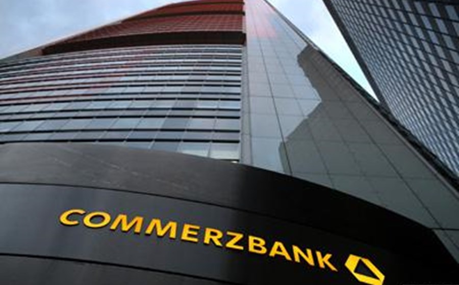 Commerzbank em queda na bolsa ap&oacute;s corte da Moody’s para &quot;lixo&quot;